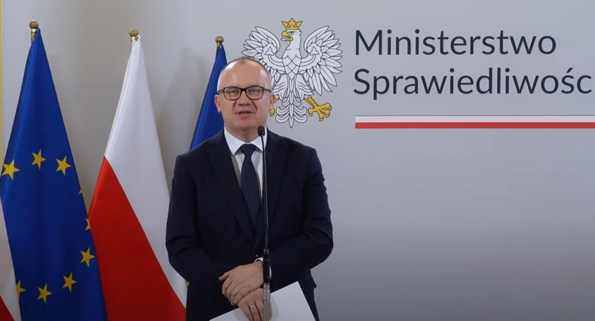 Adam Bodnar podczas konferencji. Ministerstwo Sprawiedliwości potwierdziło awarię systemów informatycznych 