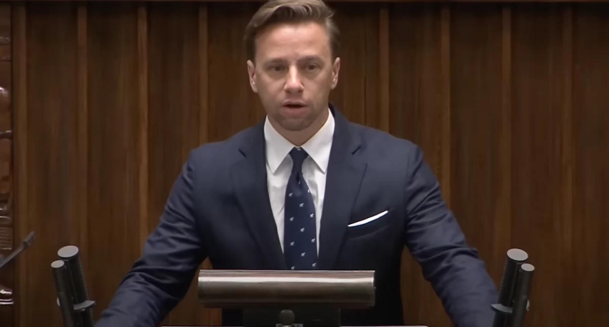Krzysztof Bosak podczas wystąpienia w Sejmie