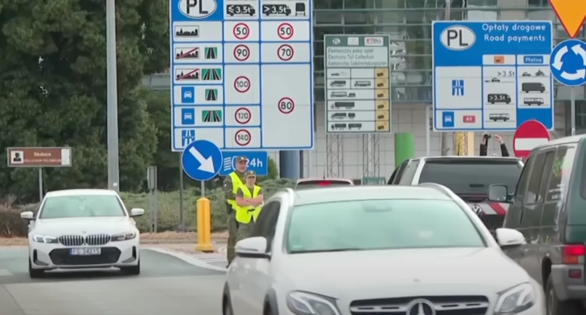 Straż Graniczna kontrolująca pojazdy na granicy Polska – Niemcy 