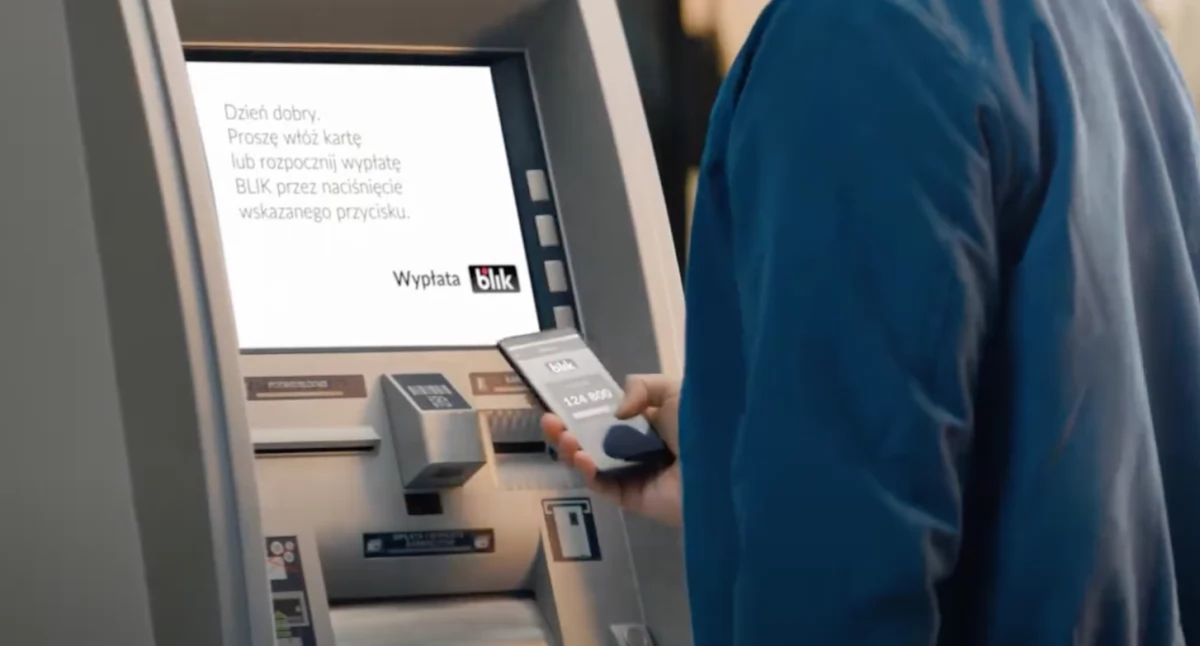 Wypłata z bankomatu. Przelewy natychmiastowe Eliksir mają stać się standardem w Polsce 