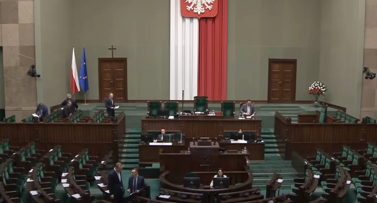 Sala posiedzeń Sejmu. Parlamentarzyści przyjęli poprawki ws. mniejszości narodowych