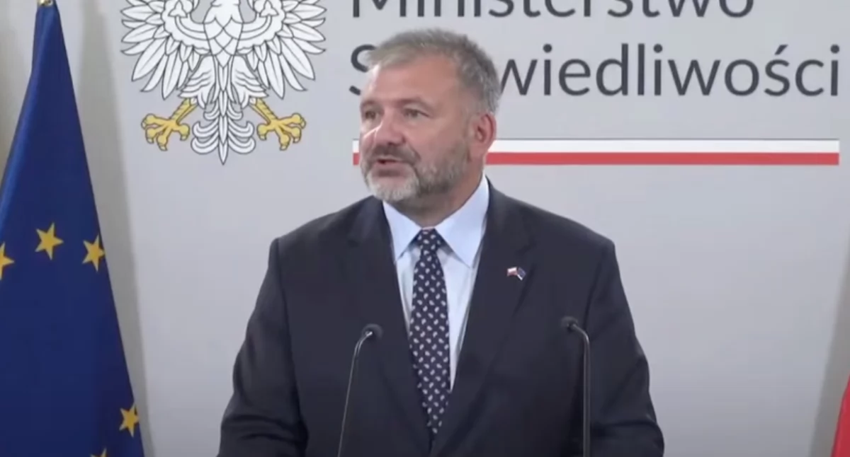Minister sprawiedliwości Waldemar Żurek na konferencji prasowej zapowiada plan przywracania praworządności 