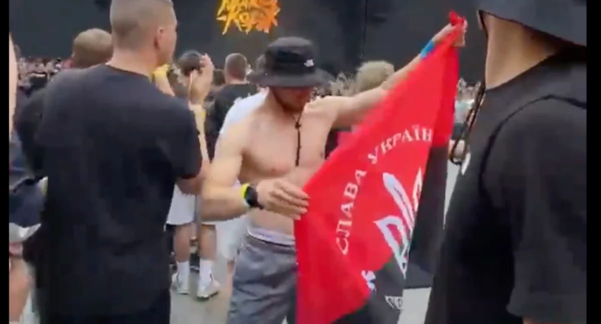 Marcin Kierwiński potwierdzi, że policja zatrzymała ponad 100 osób za eksponowanie flag  OUN-UPA na koncercie Maxa Korzha w Warszawie