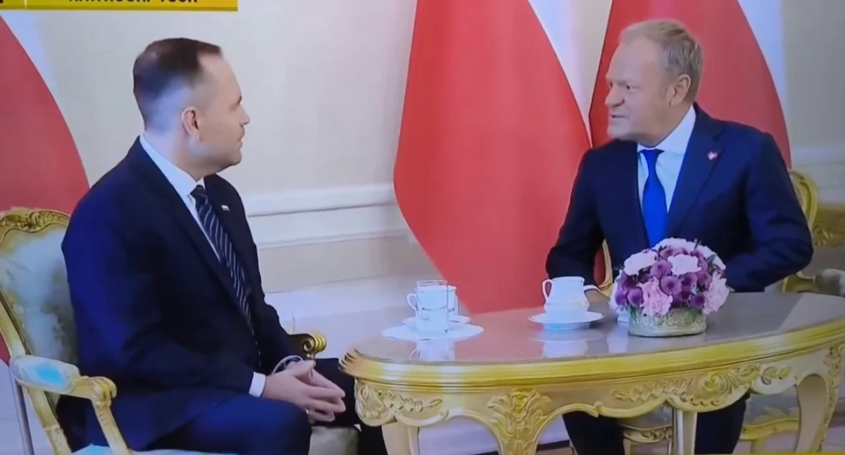 Donald Tusk i Karol Nawrocki podczas spotkania. Prezydent zapowiedział Radę Gabinetową 