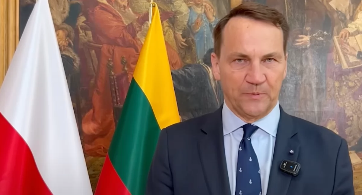 Radosław Sikorski zareagował na rosyjski atak, w którego wyniki zniszczono budynek przedstawicielstwa UE w Kijowie 