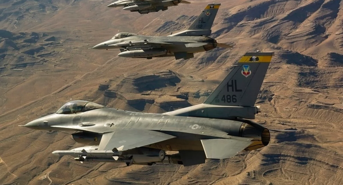 Samolot F-16 rozbił się w trakcie treningu przed Air Show 2025 w Radomiu 
