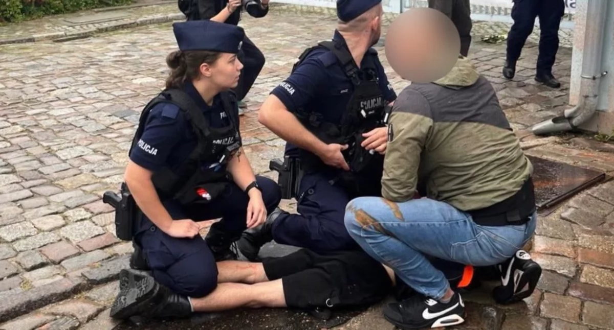Aktywiści zatrzymani za zniszczenie bramy Stoczni Gdańskiej usłyszą zarzuty 