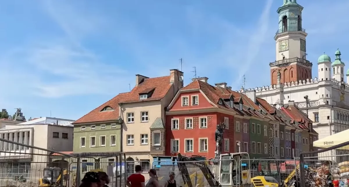 Stary Rynek w Poznaniu. Miasto zainwestowała 80 milionów złotych w remont szkól i boisk 