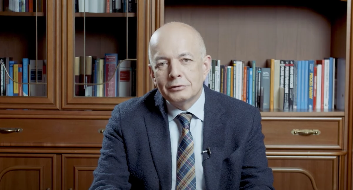 Notariusz w siedzibie swojej kancelarii