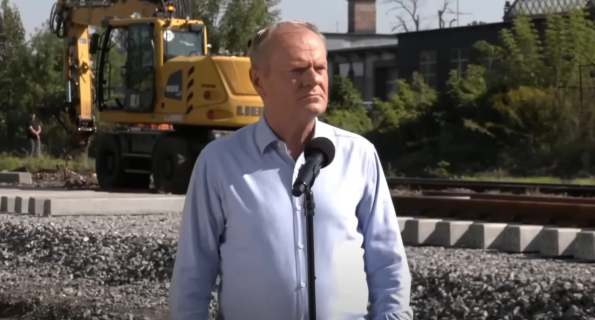 Premier Donald Tusk chwali się sukcesem, ale milczy o tym, jak żyje przeciętny Polak