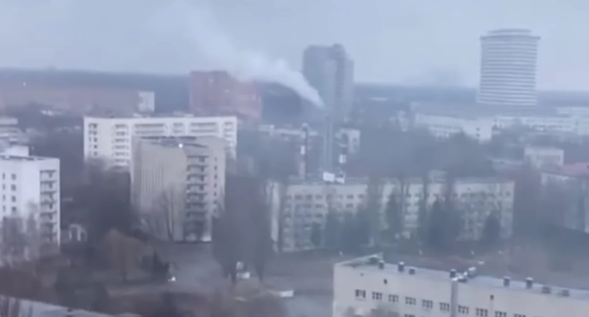 Wielki pożar w parku przemysłowym we Lwowie po zmasowanym ataku Rosji na Ukrainę 