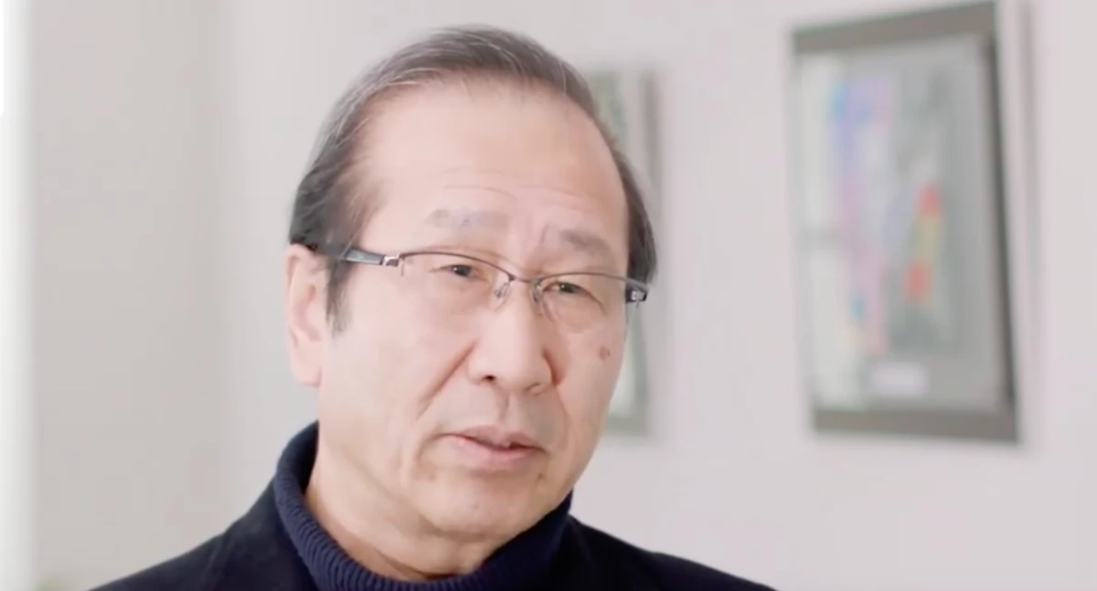Prof. Susumu Kitagawa trzymał nagrodę Nobla 2025 w dziedzinie chemii 
