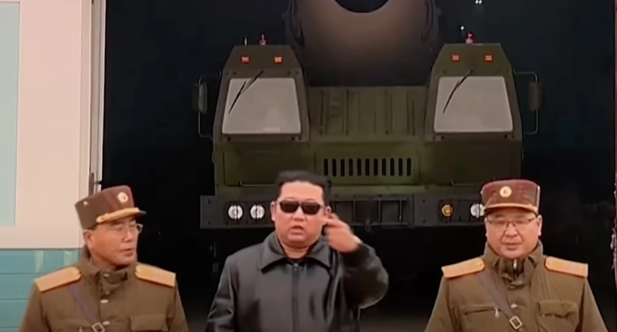 Korea Północna ujawnia „najpotężniejszy” pocisk balistyczny na paradzie Pjongjangu