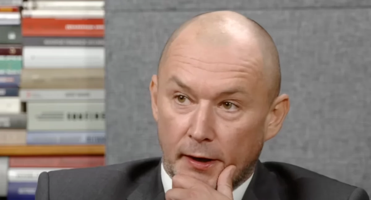 Neosędzia Jakub Iwaniec pijany wjechał w drzewo i uciekł z miejsca wypadku 