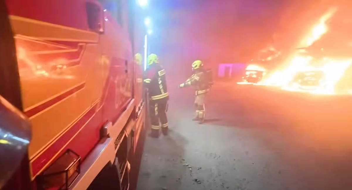Polska, Tragiczny pożar Winda żyją letnia dziewczynka senior - zdjęcie, fotografia