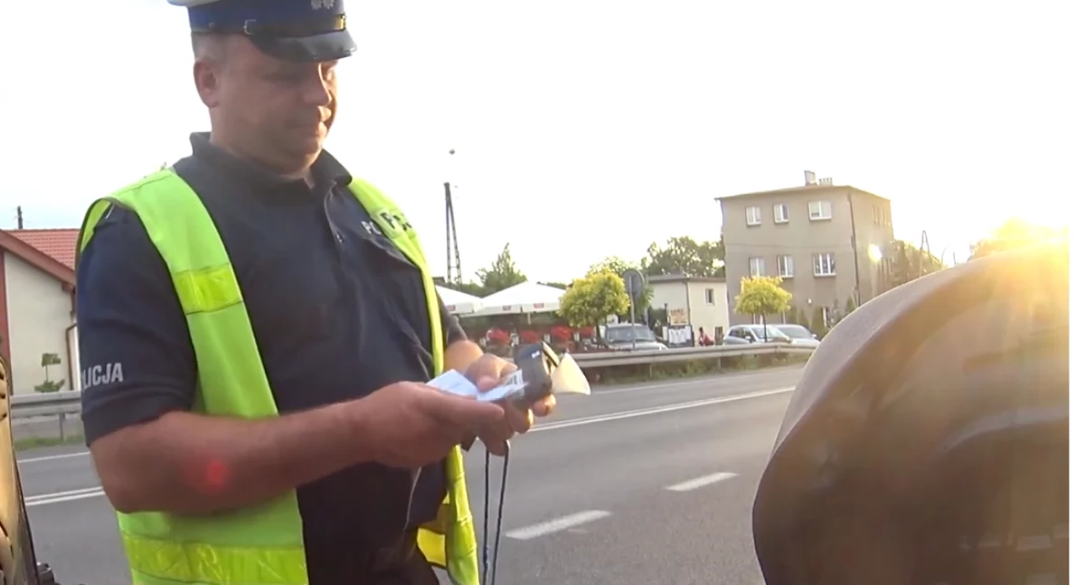 Polska, Akcja „Bezpieczne przewozy” Warszawie Policja kontrolowała kierowców - zdjęcie, fotografia