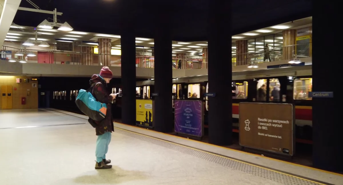 Wypadek w warszawskim metrze na stacji Centrum – utrudnienia na pierwszej linii
