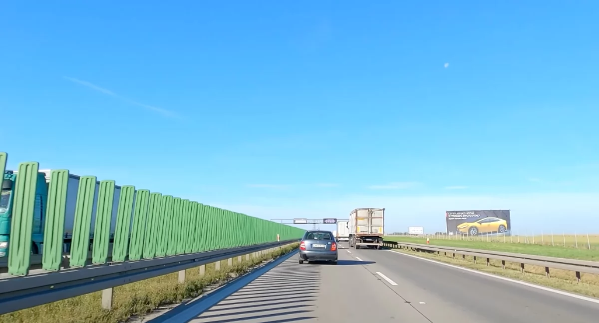 Niezidentyfikowany obiekt nad autostradą A4. Służby prowadziły nocne poszukiwania