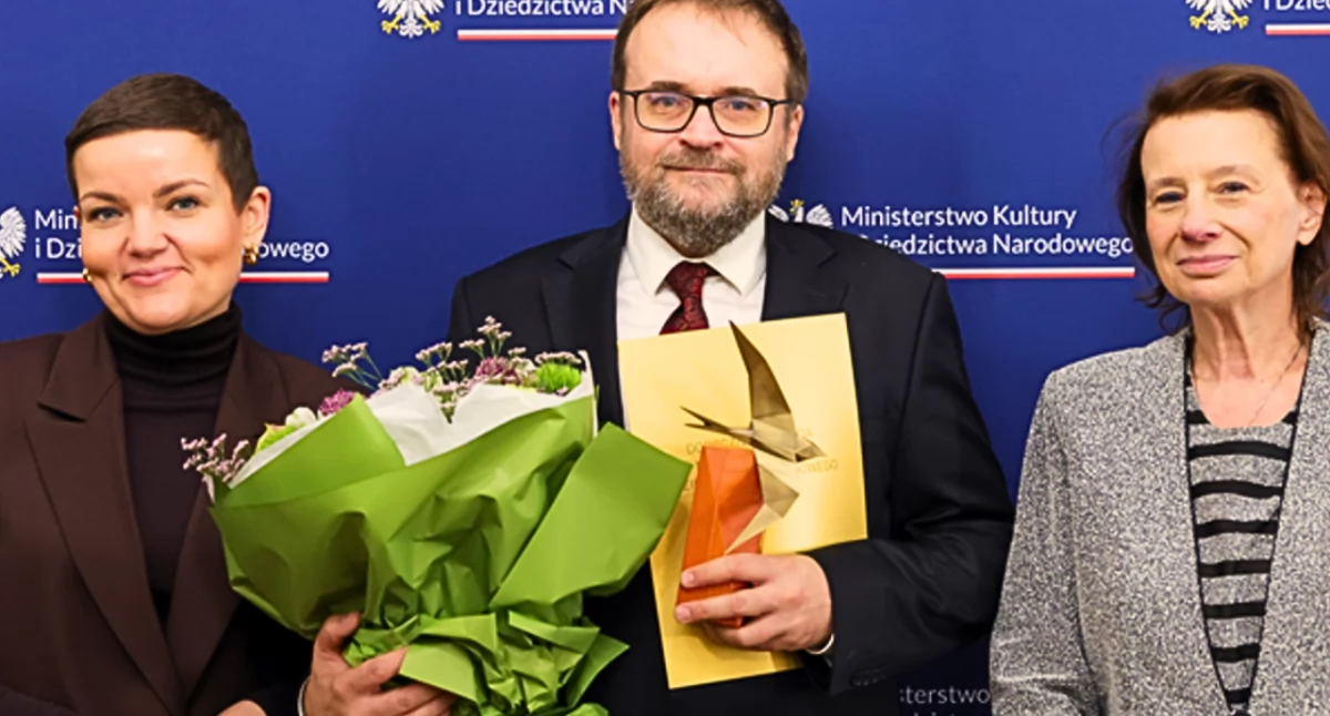 Pilipiuk zgarnął prestiżową nagrodę! Minister kultury wręczyła wyróżnienie fantastycznemu pisarzowi