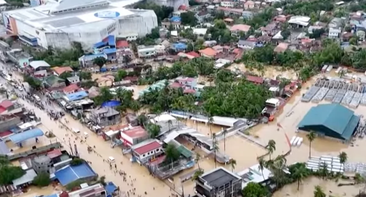 Ewakuacja w Manili. Wiatr 230 km/h pustoszy Filipiny – tajfun Fung-wong atakuje