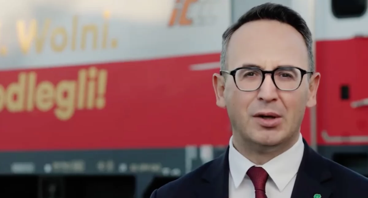 Politycy i ministrowie składają Polakom życzenia z okazji Święta Niepodległości 