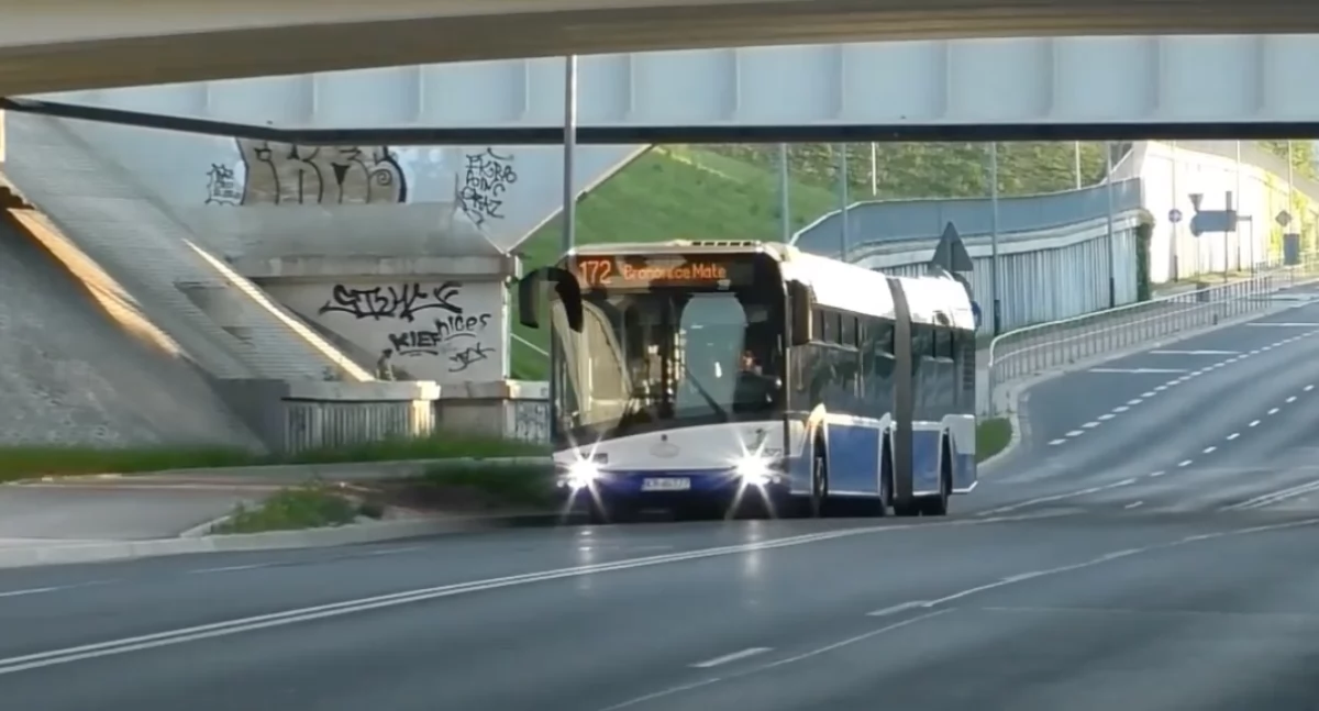 Solarisy z MPK Kraków trafiły do Kijowa w ramach pomocy humanitarnej dla Ukrainy 