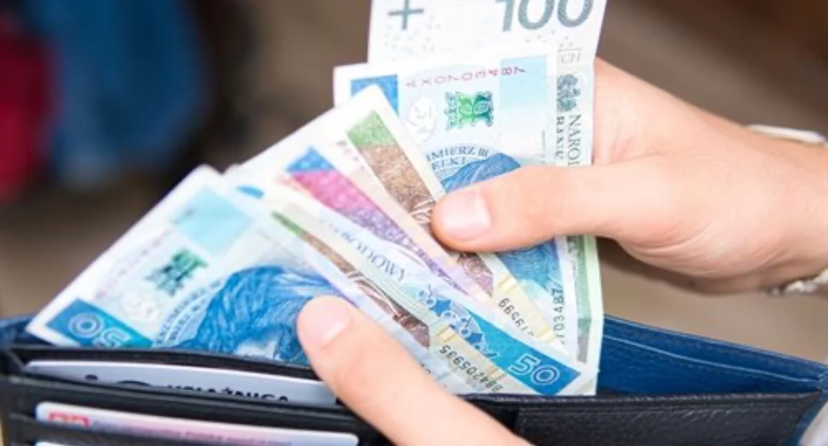 Finanse Polaków 2025 – rośnie oszczędzanie, ale zadłużenie nadal wysokie. Najnowszy raport