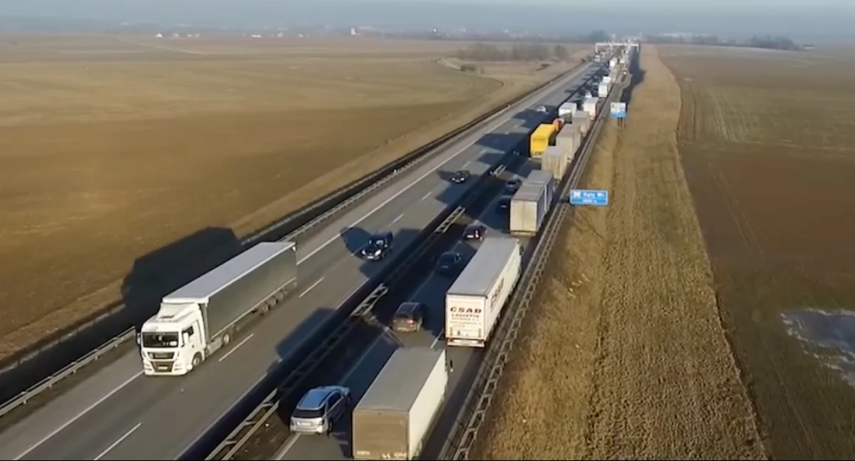 A4 zakorkowana po porannym karambolu. Wrocław stoi w miejscu