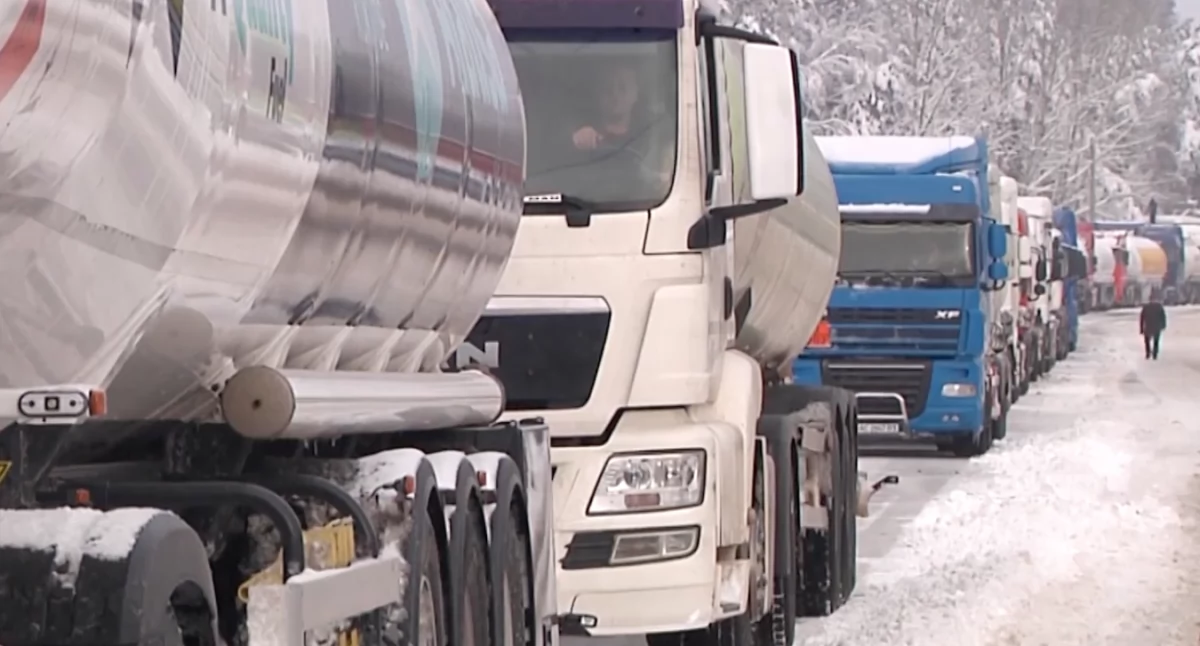 Dorohusk sparaliżowany przed świętami –ogromny korek ciężarówek. TIR-y stoją nawet 37 godzin