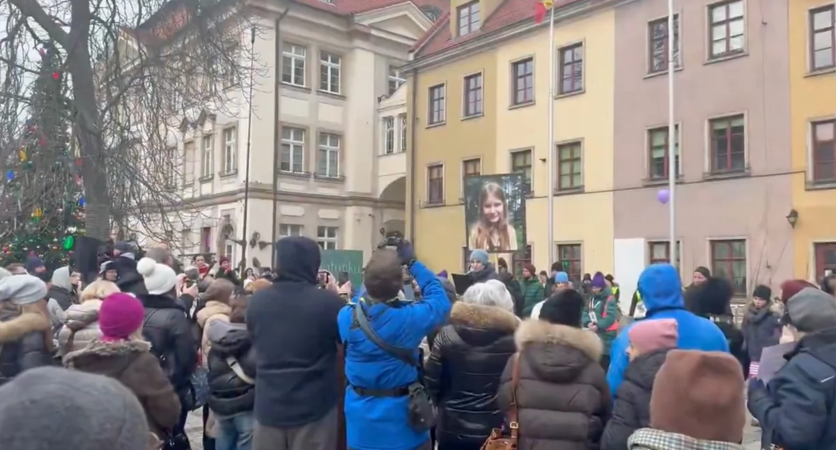 Jelenia Góra: Marsz Ciszy po śmierci 11-latki. Rodzice apelują o ochronę dzieci