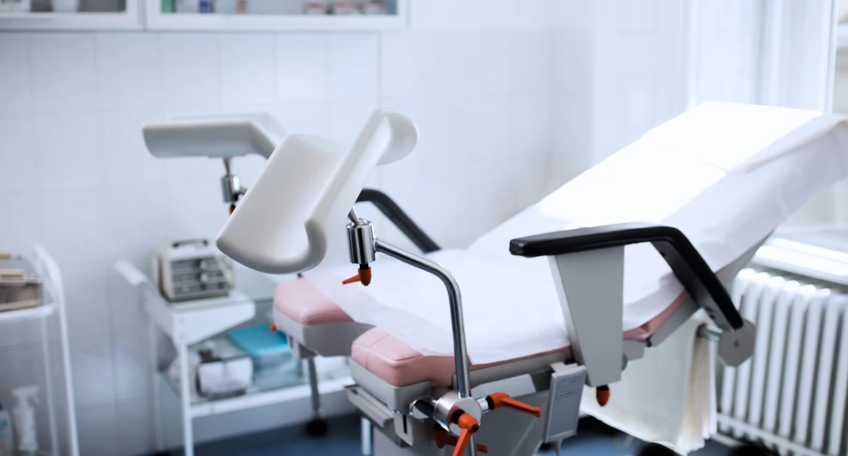 24-letnia pacjentka po operacji straciła szansę na macierzyństwo. Lekarz z Poznania nie przyznaje się do winy. Sprawa trafi do sądu