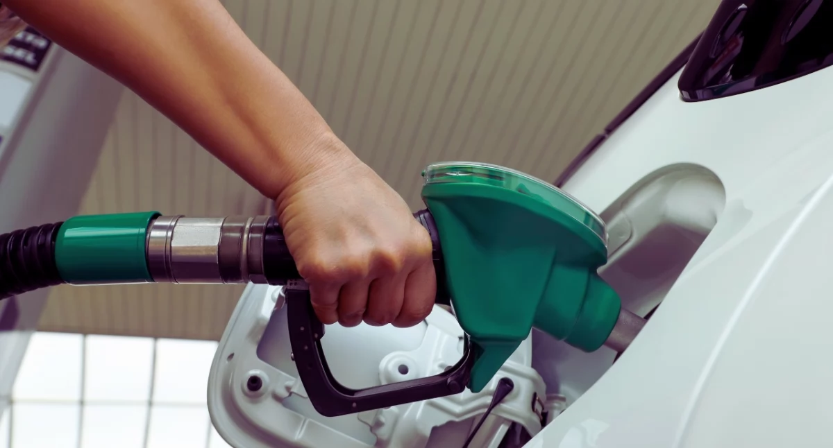 UOKiK monitoruje rynek paliw. Wzrost cen to efekt konfliktu i zamknięcia Cieśniny Ormuz