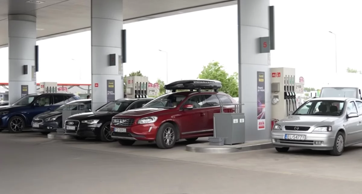 Ceny paliw w Polsce spadają. Orlen wprowadza obniżki
