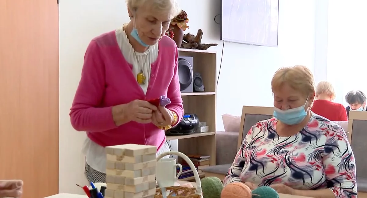 Pracujący emeryci rosną w siłę. Raport PIE pokazuje zmiany na rynku pracy