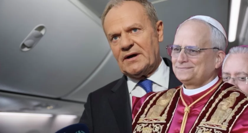 Premier Donald Tusk podczas wizyty w Watykanie i spotkania z papieżem Leonem XIV. Symboliczny prezent w postaci kaszubskiego Pięcioksięgu Mojżeszowego wzbudził duże zainteresowanie mediów.