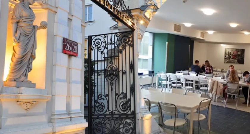 Biblioteka Uniwersytecka w Warszawie BUW – protest studentów i związkowców OZZ Inicjatywa Pracownicza przeciwko restauracji BUWBAR, maj 2026