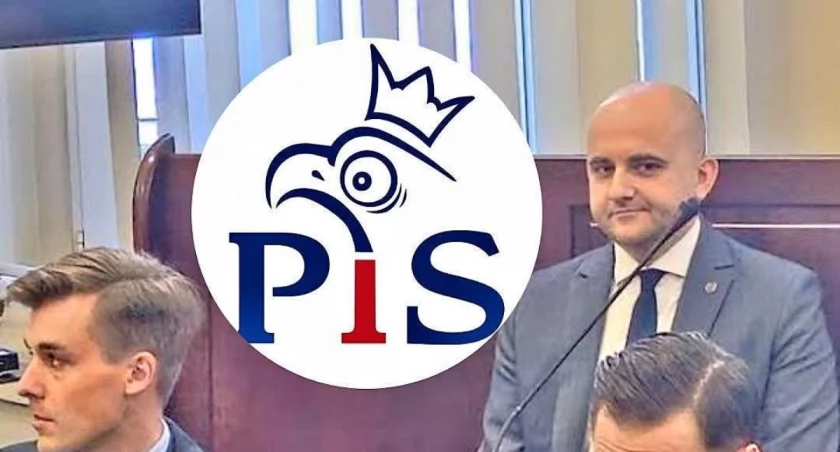 Dariusz Matecki na sali Sądu Okręgowego w Szczecinie. Prokuratura zarzuca mu udział w mechanizmie wyprowadzenia 16,5 mln zł z Funduszu Sprawiedliwości oraz pranie pieniędzy
