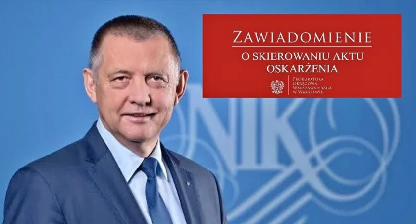 Marian Banaś, były szef NIK, usłyszał akt oskarżenia. Według prokuratury miał nakłaniać urzędników do ujawnienia tajemnicy skarbowej. Nie przyznaje się do winy
