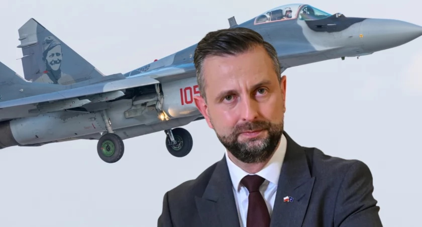 Polski myśliwiec podczas przechwytywania rosyjskiego samolotu Su-30SM2 nad Morzem Bałtyckim