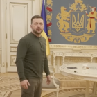 Wołodymyr Zełenski podczas spotkania z generałem Keithem Kelloggiem w trakcie wizyty...