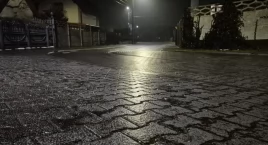 Gołoledź paraliżuje Zachodniopomorskie. Ponad 50 szkół zamkniętych, setki kolizji i utrudnienia na kolei