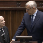Awantura w Sejmie – Jarosław Kaczyński wszedł na mównicę podczas przemówienia Romana...