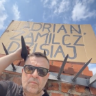 Zbigniew Komosa podczas przemówienia Andrzeja Dudy protestował z banerem 