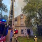 Pożar zabytkowego pałacu w Piekarach. Akcja gaśnicza w Małopolsce 