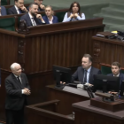 Awantura w Sejmie – Jarosław Kaczyński wszedł na mównicę podczas przemówienia Romana...