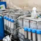 CBŚP i KAS likwidują nielegalną fabrykę alkoholu