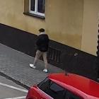 Zdjęcie z monitoringu poszukiwanego mężczyzny – Policja Małopolska