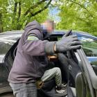 Policja z Woli zatrzymała niebezpiecznego włamywacza