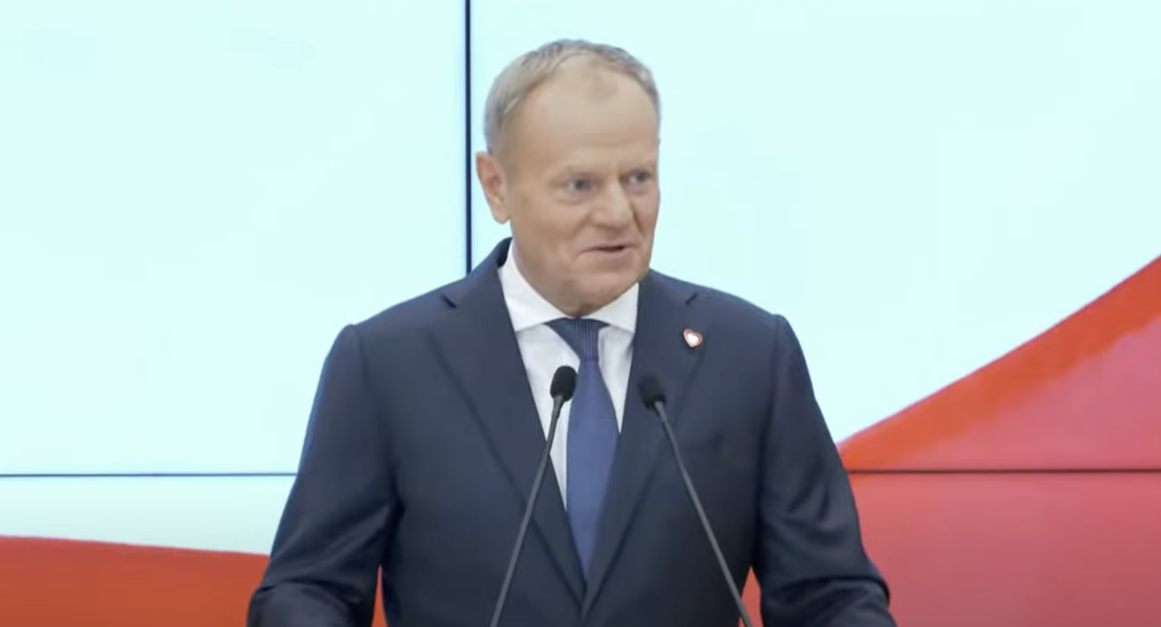 Premier Donald Tusk podczas przemówienia w KPRM