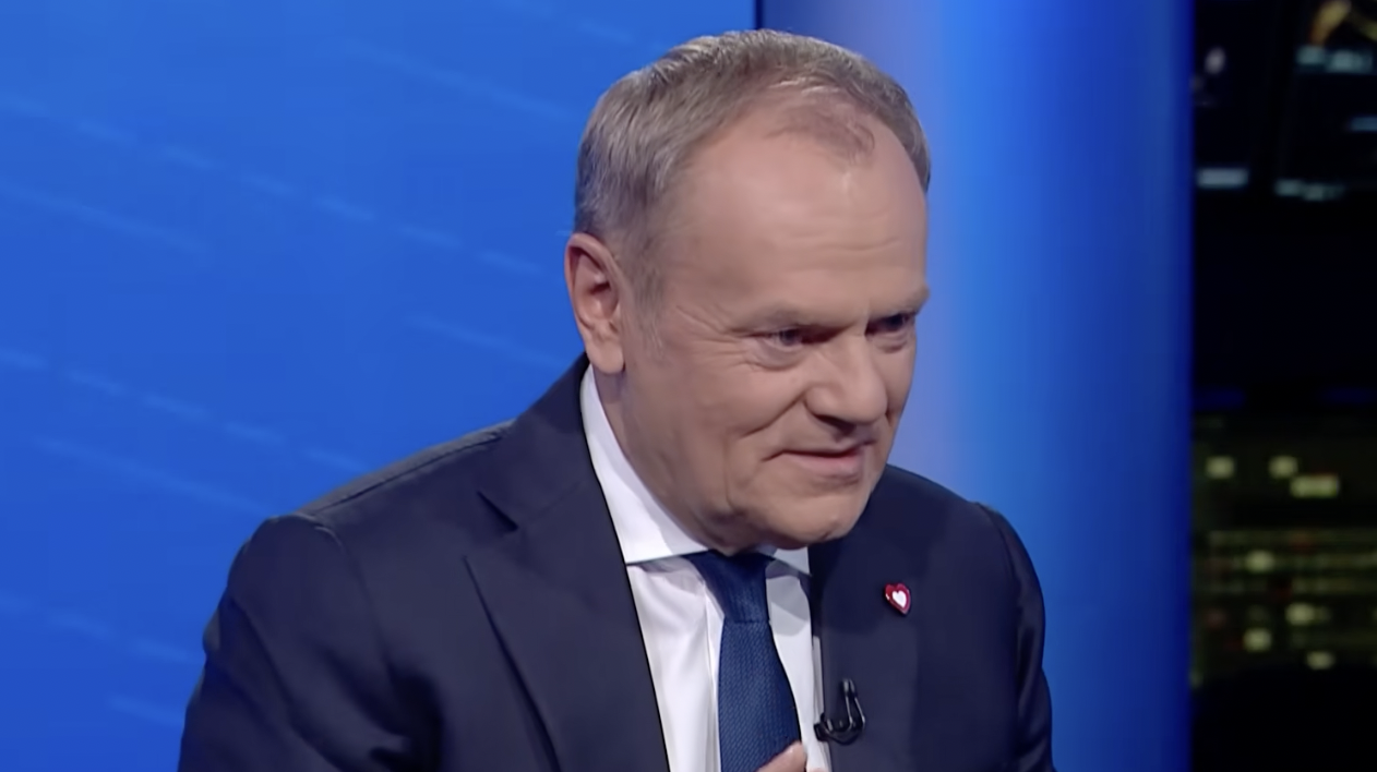 Premier Donald Tusk podczas wywiadu w TVP Info 